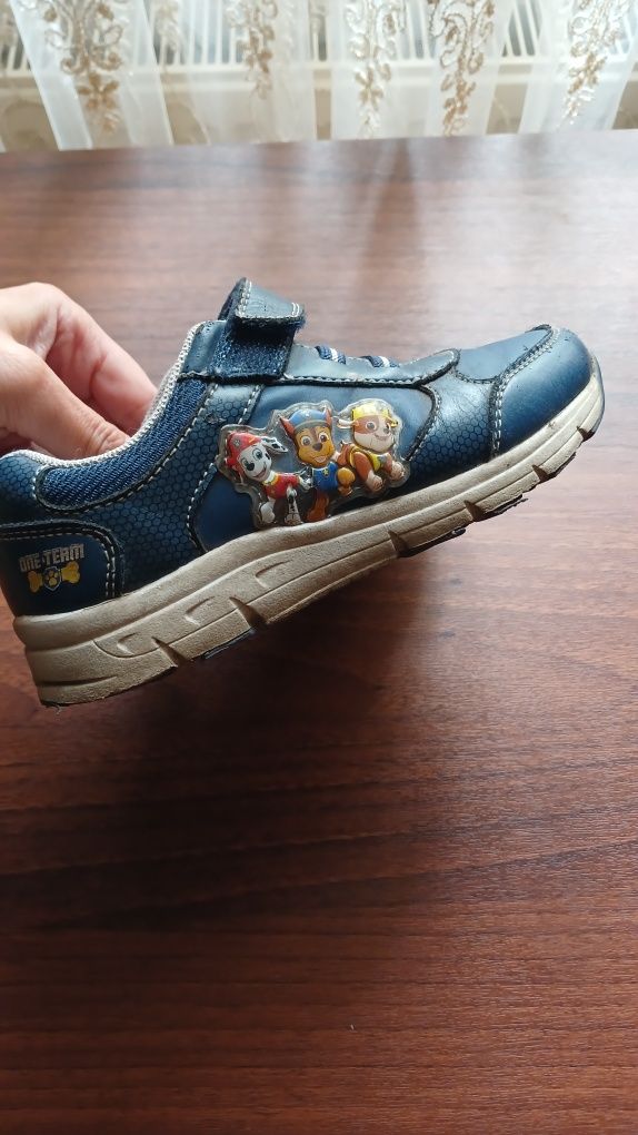 Кросівки на хлопчика 28 розмір