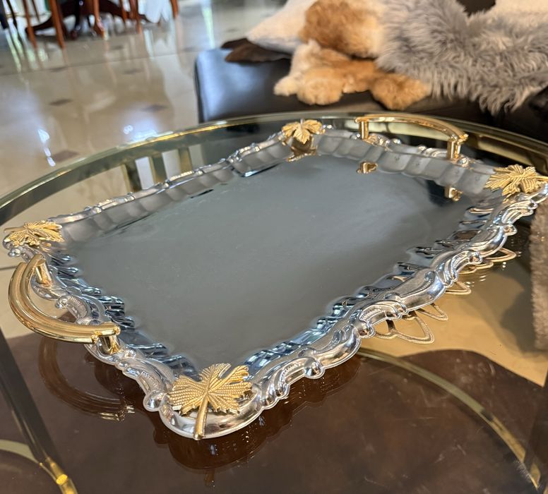 Taca ozdobna w kolorze srebrna