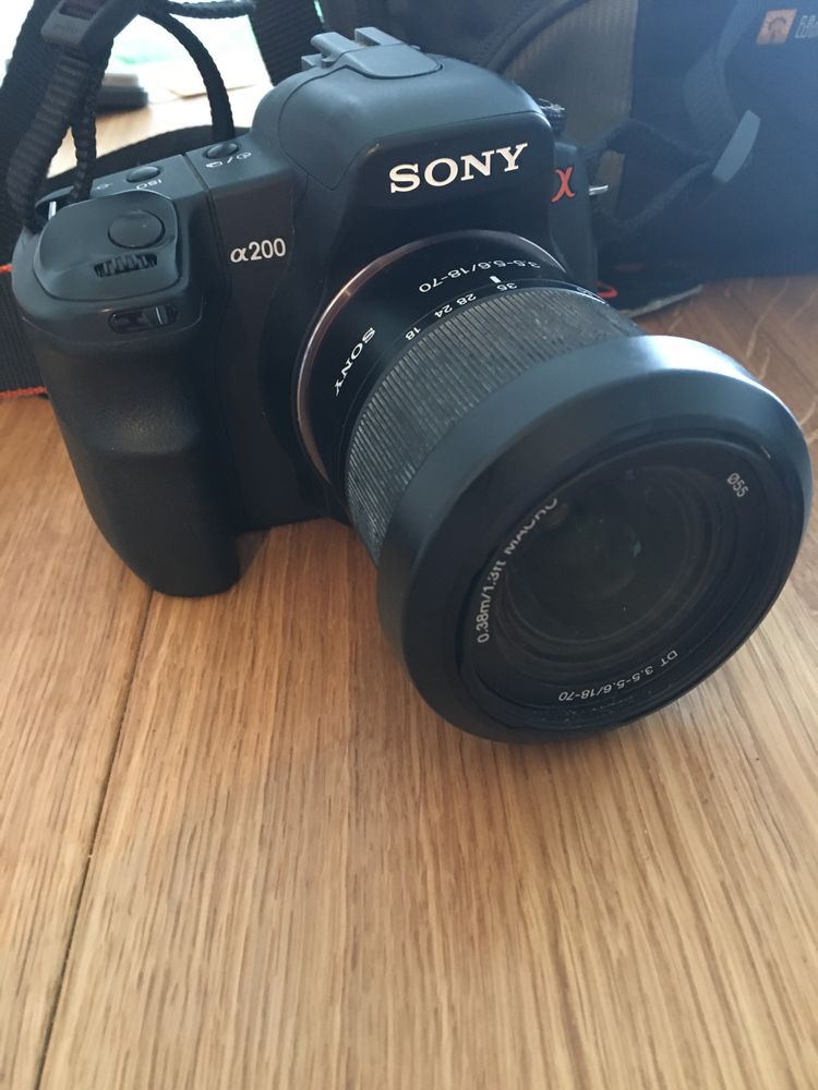 Sony Alpha DSLR‑A200 + obiektyw 18‑70 mm + akcesoria – sprawny, dobry