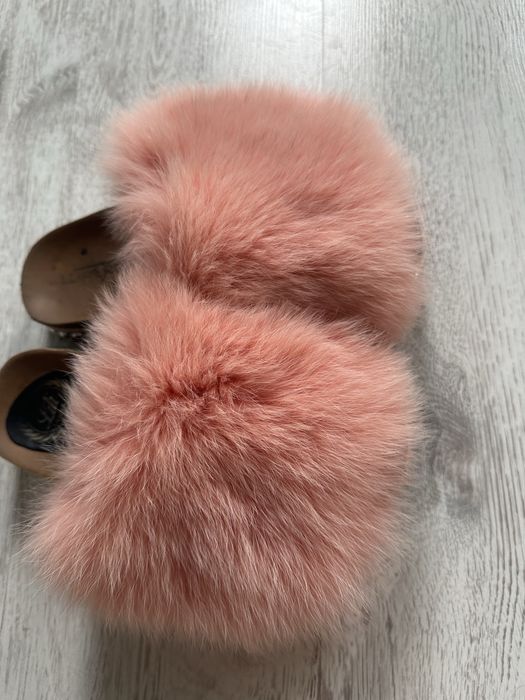 Różowe kapcie z futerkiem – styl i wygoda w jednym!