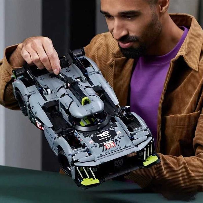 Конструктор Technic – Peugeot 9X8 24H Le Mans 1775 дет.