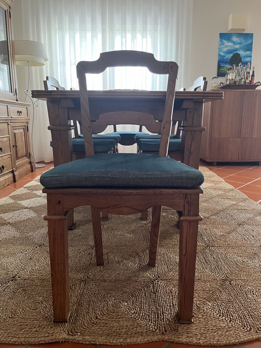 Mesa de jantar e cadeiras em carvalho maciço