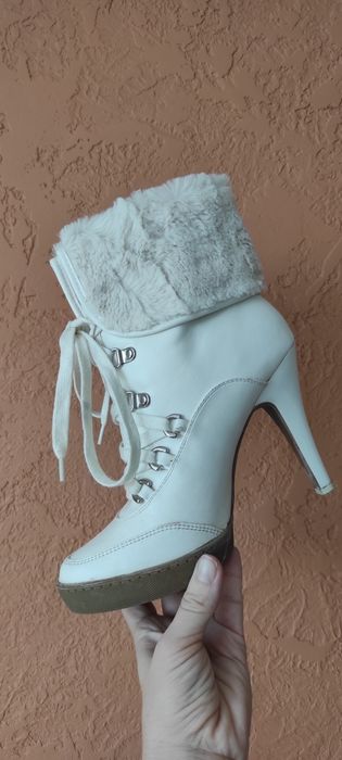 Зимние ботинки на каблуке, внутри мех, на 37 размер, стелька 24 см