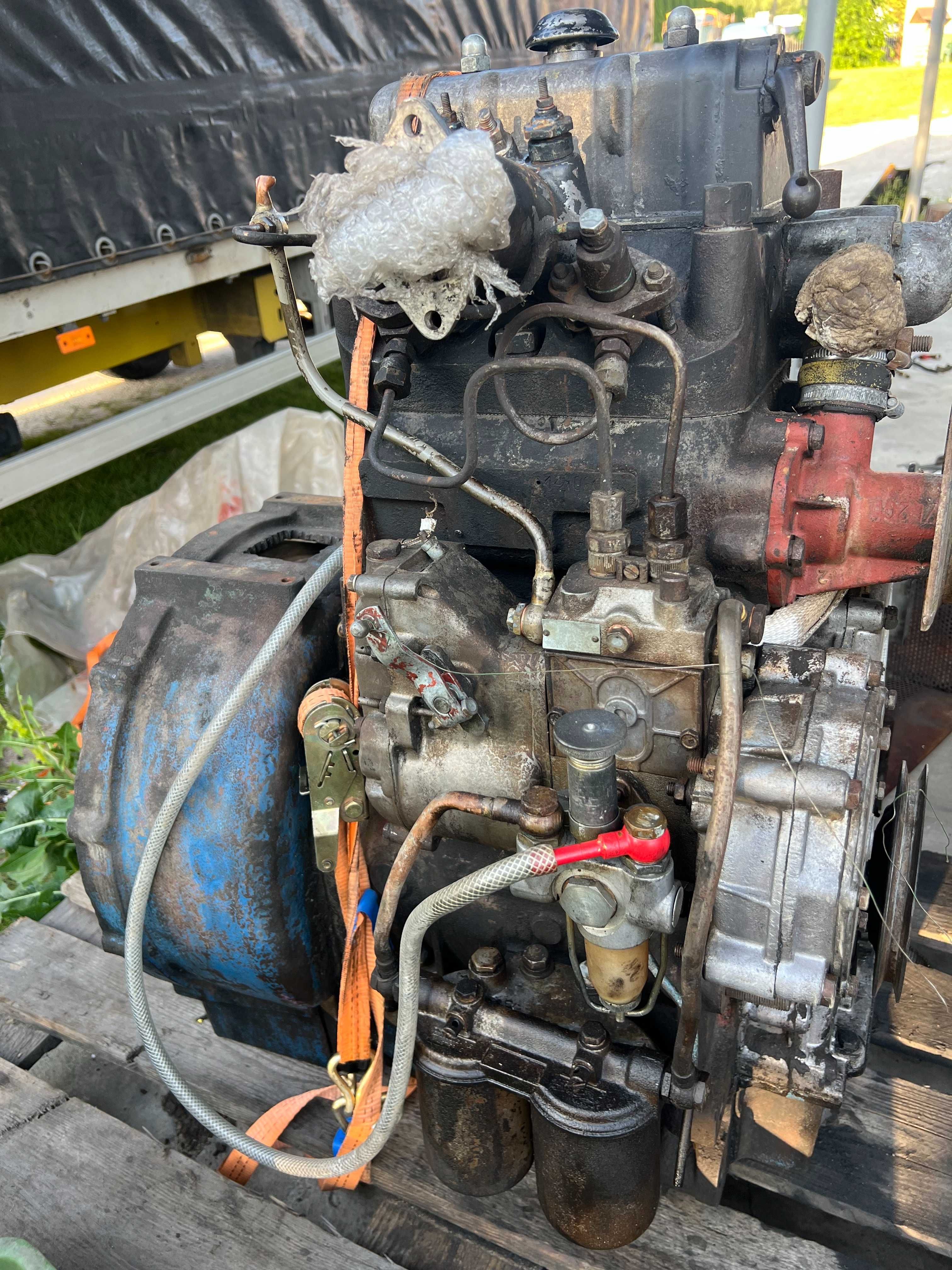 silnik ciągnik  Ursus c 330