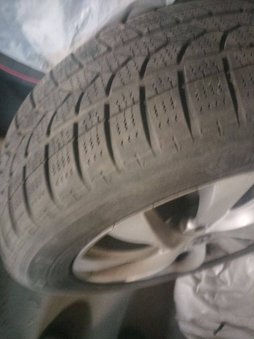 Sprzedam komplet opon zimowych z felgami  225/55  r17