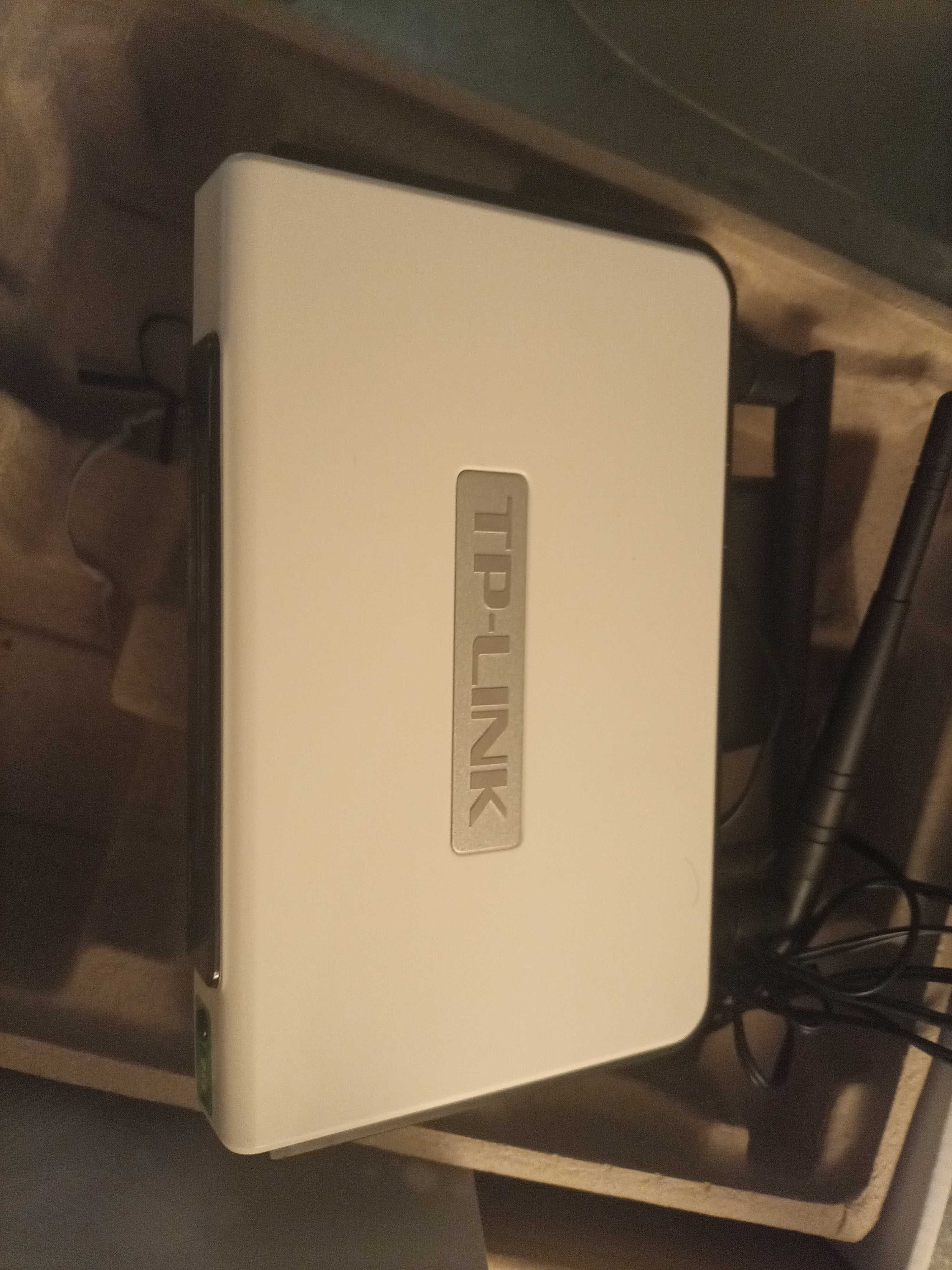 Router Wifi z pudełkiem
