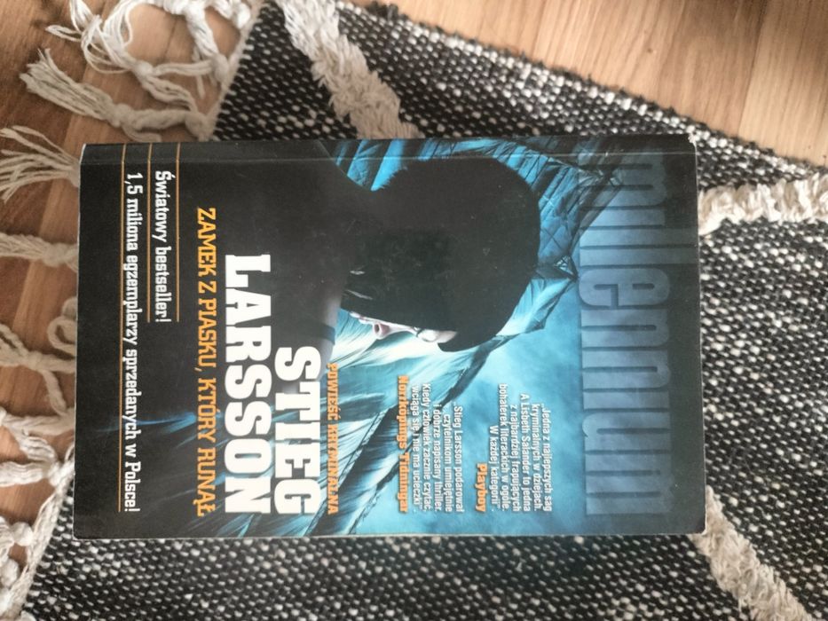 Story Larson - Zamek z piasku który runął