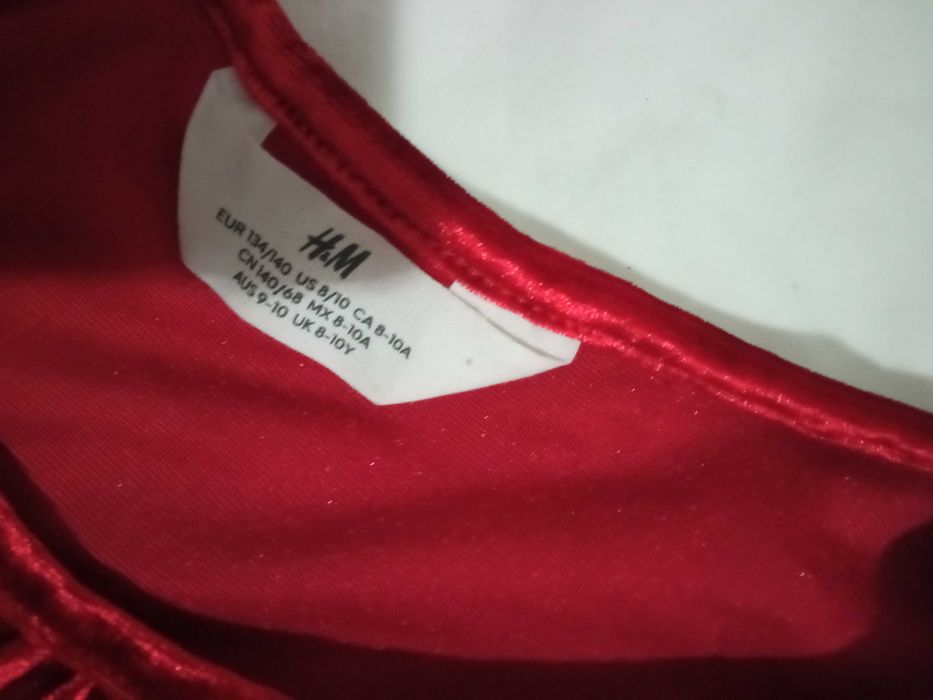 Брендовое нарядное детское платье на 8-10 лет
H&M