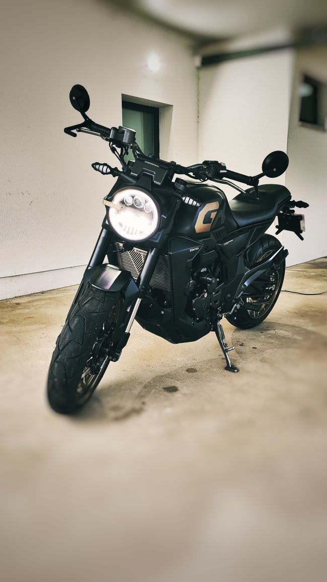 Zontes 350GK Preto e Dourado