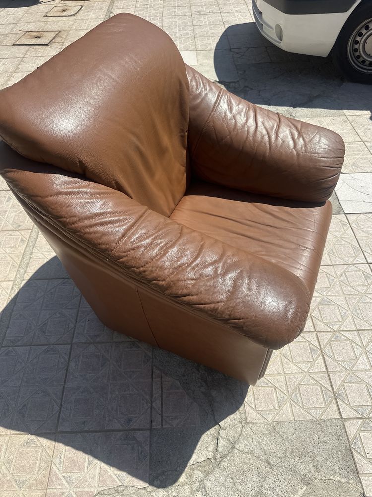 Sofa de couro verdadeiro