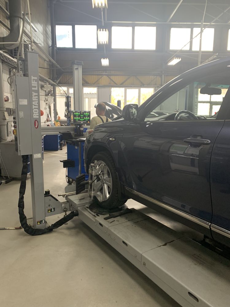 Продам офіційну Toyota Highlander 2011 3,5