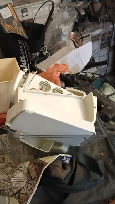 Продам полкик и многое другое холодильникам