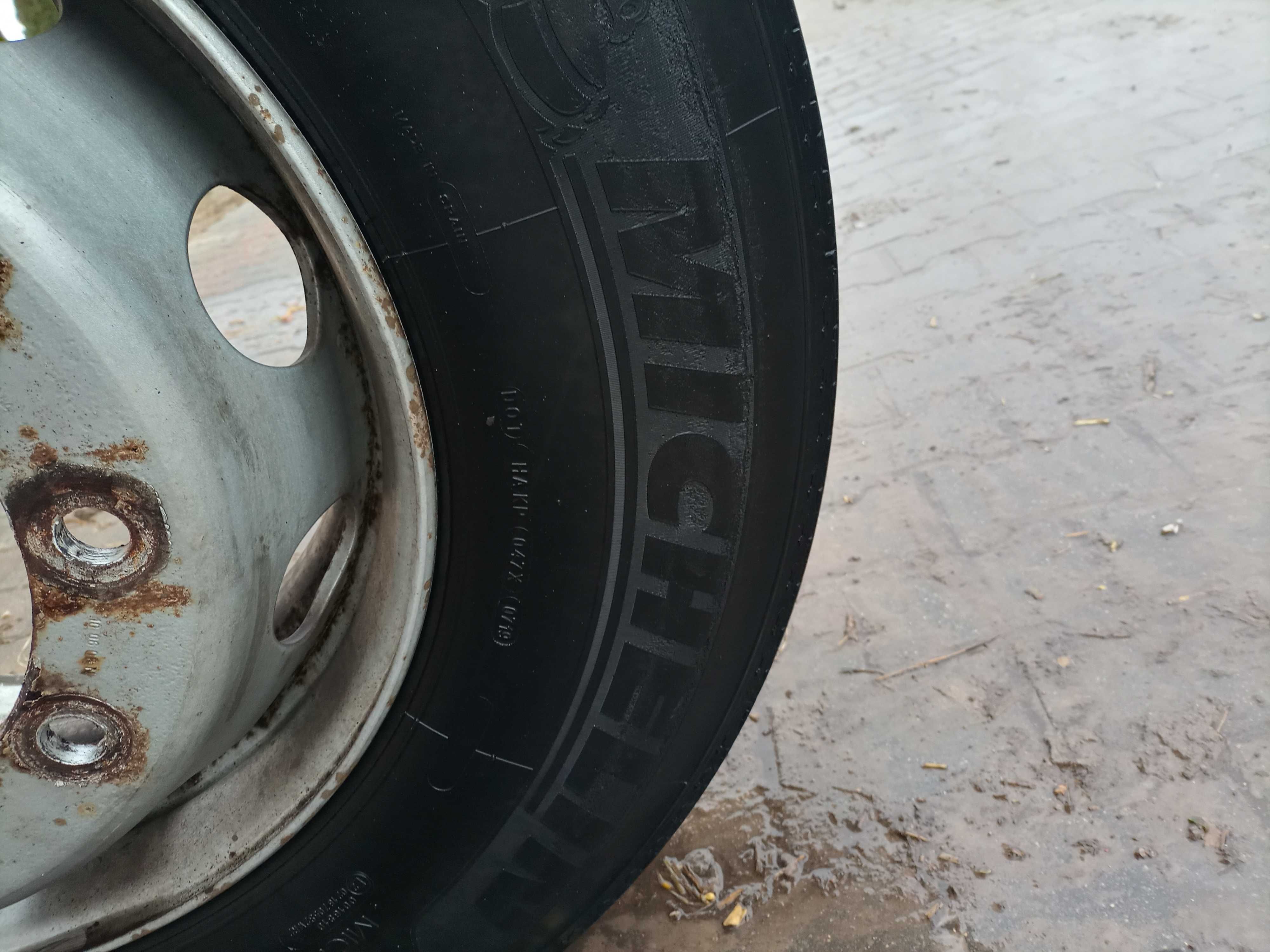 Opona Michelin 315/70/22.5 komplet
