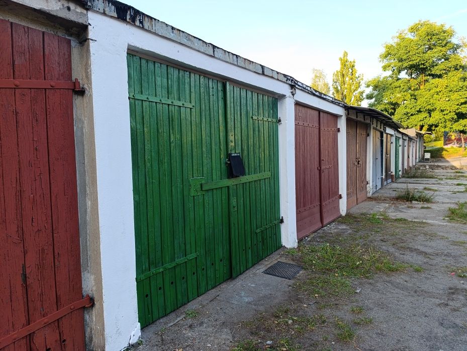 Sprzedam Duży Garaż 19m2 ul.  Zawadzkiego (Kanał, Prąd)