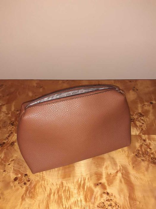 Giorgio Armani. Menard. Anya Hindmarch. Anna Grace,London. Косметички.