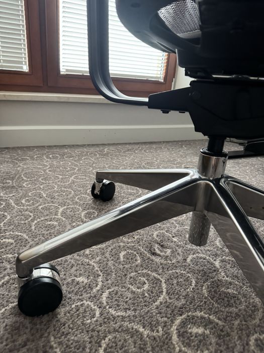 Fotel ergonomiczny DIABLO – idealny do pracy i gamingu