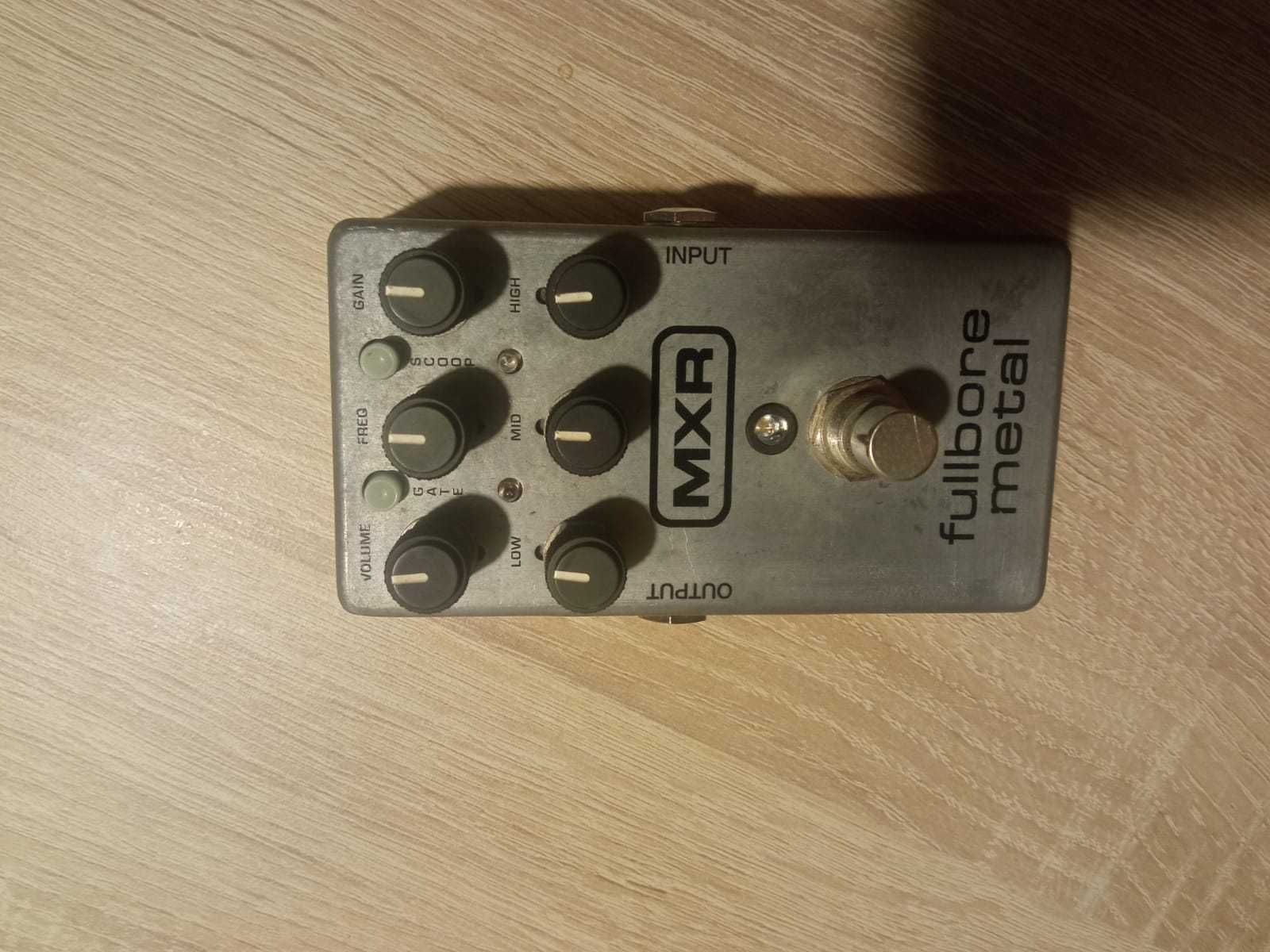 Efekt gitarowy Dunlop MXR M116 Fullbore metal