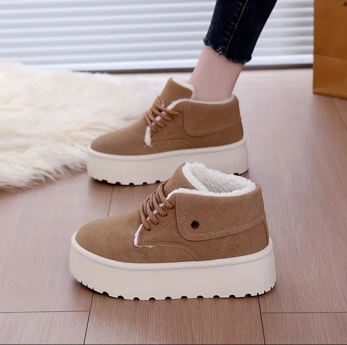 Жіночі зимові ботінки, уггі