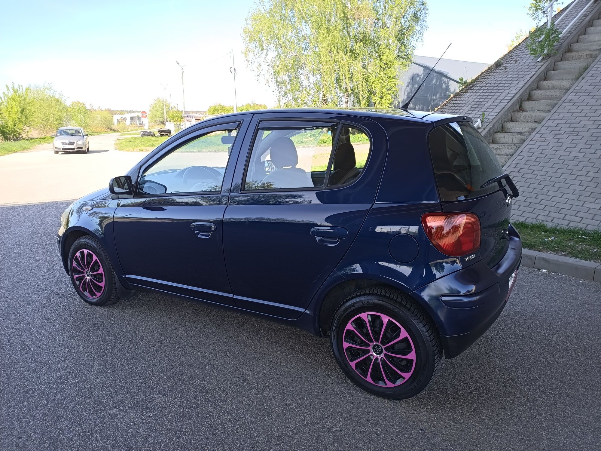 Sprzedam niezawodną Toyotę Yaris 1.3 benzyna.