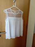 Blusa  branca com tecido bordado transparente