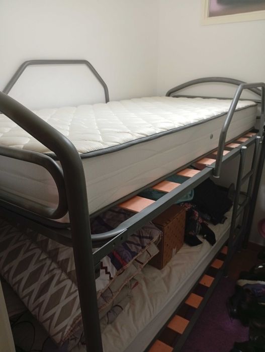 Beliche e colchões como novos