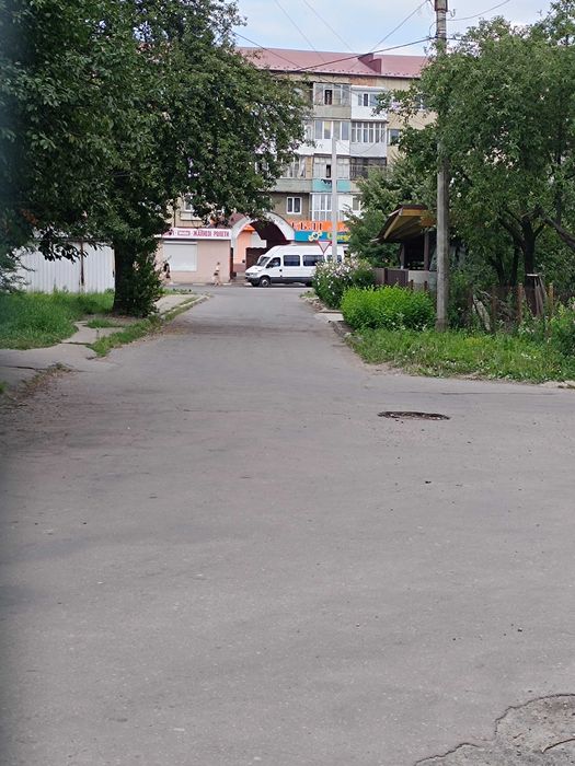 Оренда,продаж. Комерц. приміщення  в центрі . Ціна договірна. Обмін