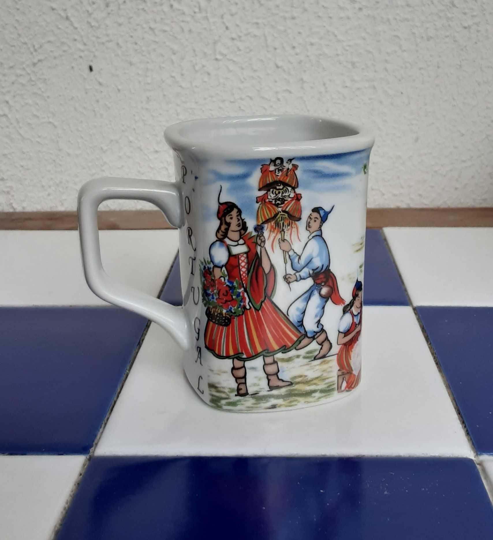 Caneca Souvenir em Cerâmica da Madeira/Portugal