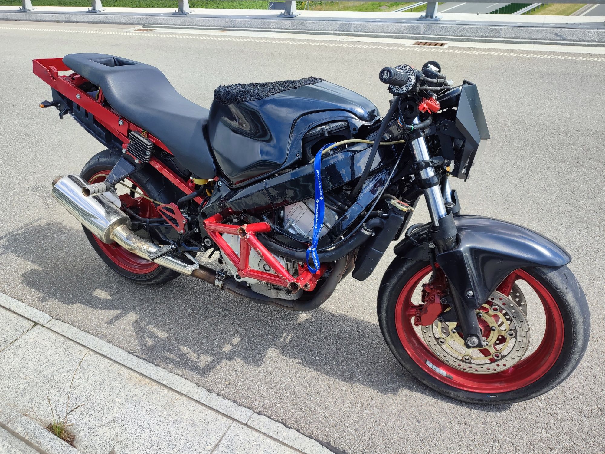 Honda CBR 600 f4i stunt