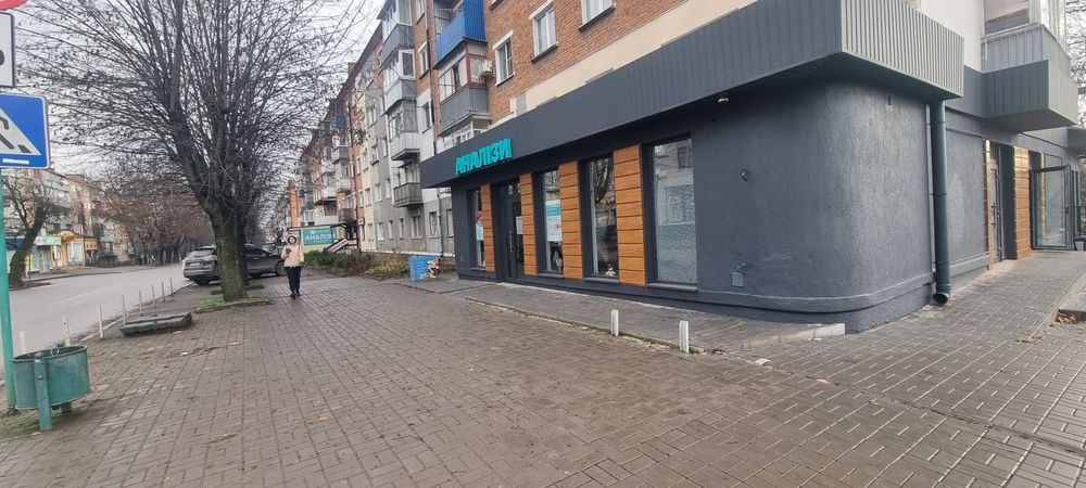 Здається приміщення. Центр.