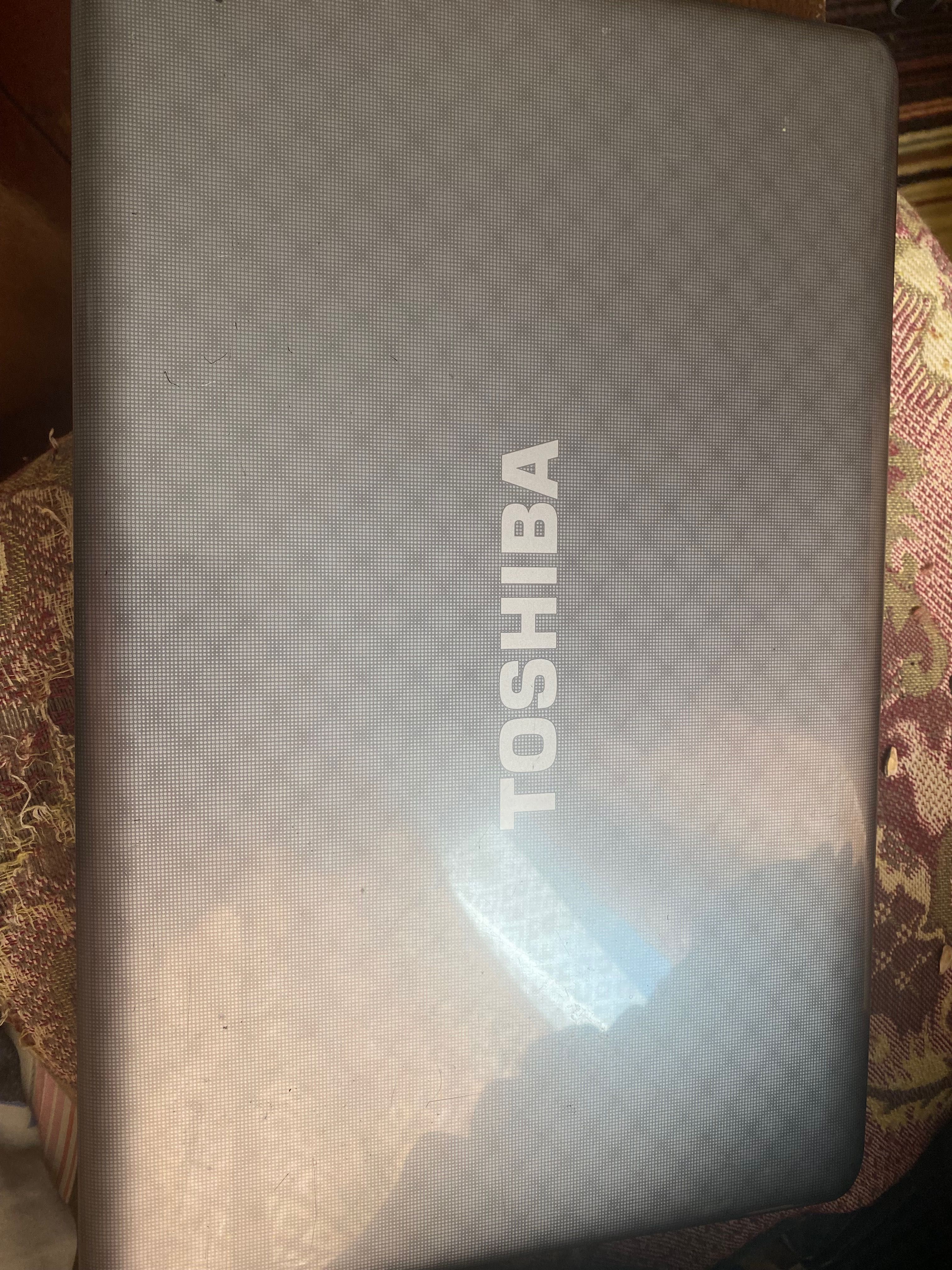 Продаю ноутбук Tohiba