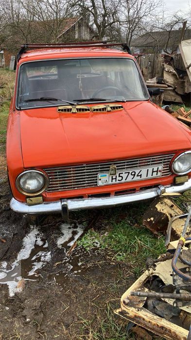 Заводиться і їде