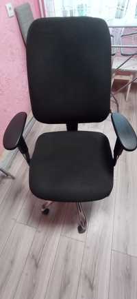Продаю офисное кресло