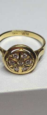 Золотой кольцо с бриллиантами Ссср 750 проба Якуты