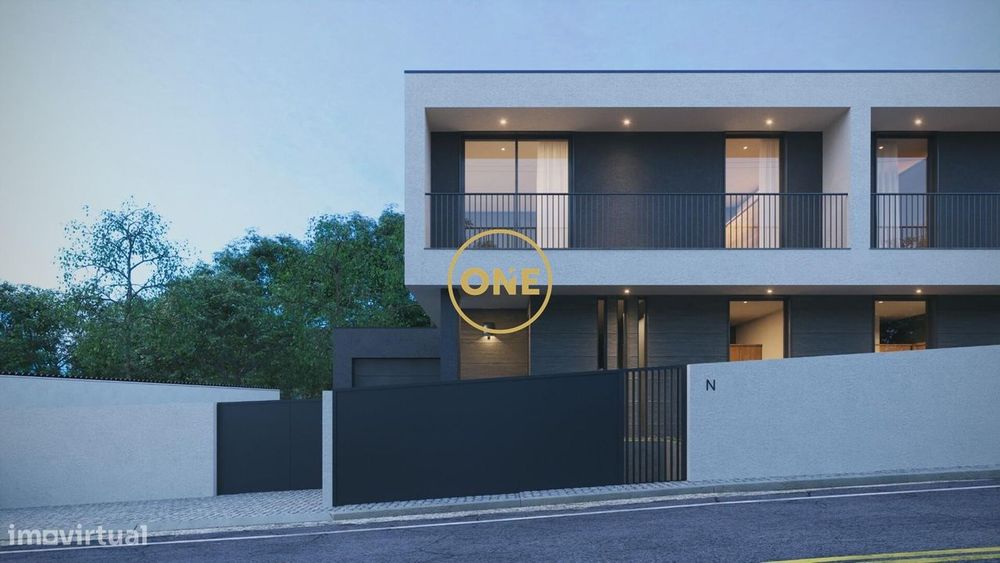 Moradia Geminada Em Bairro - Nova