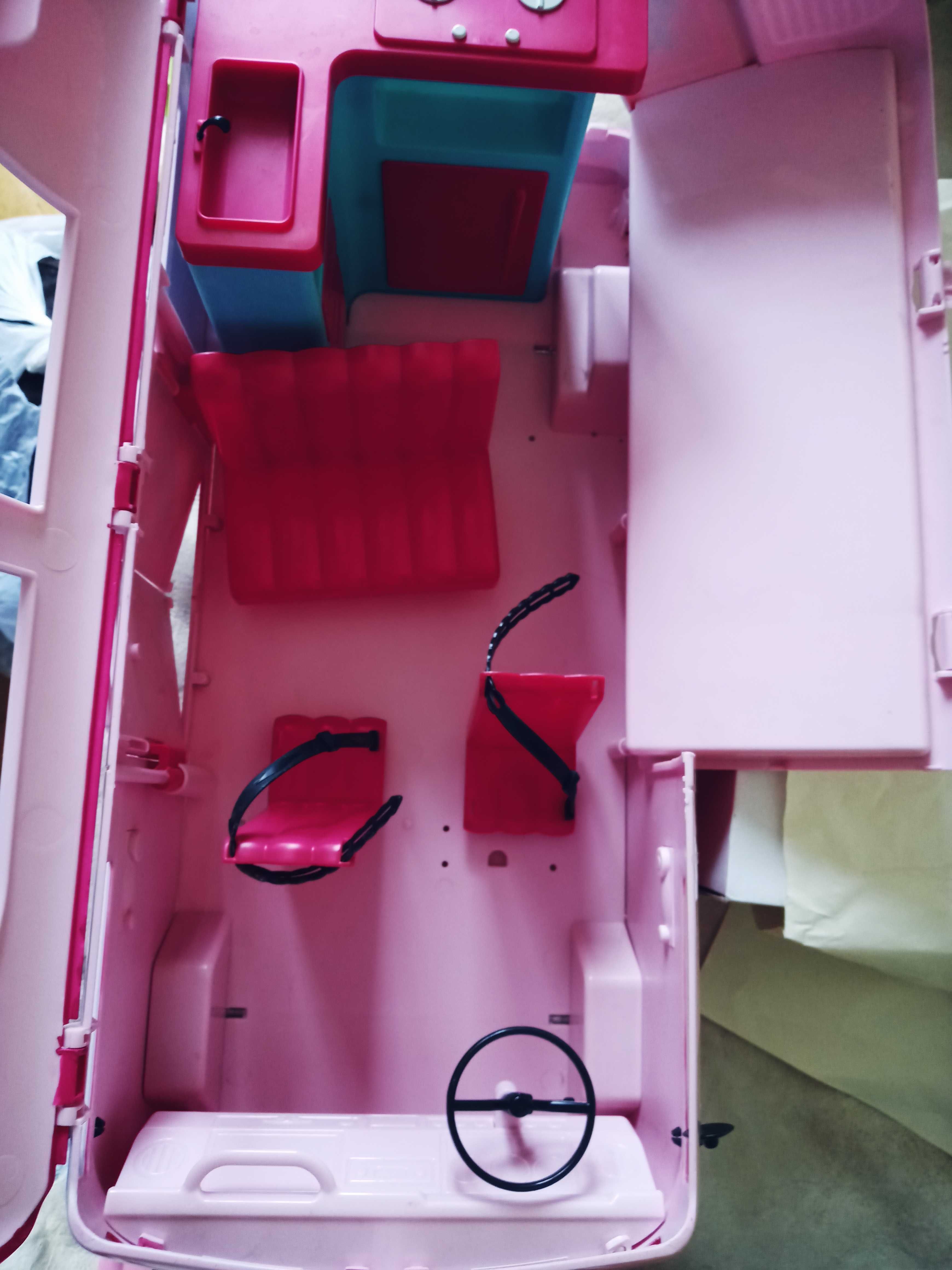 Kamper dla Barbie , stół i krzesła, komplet