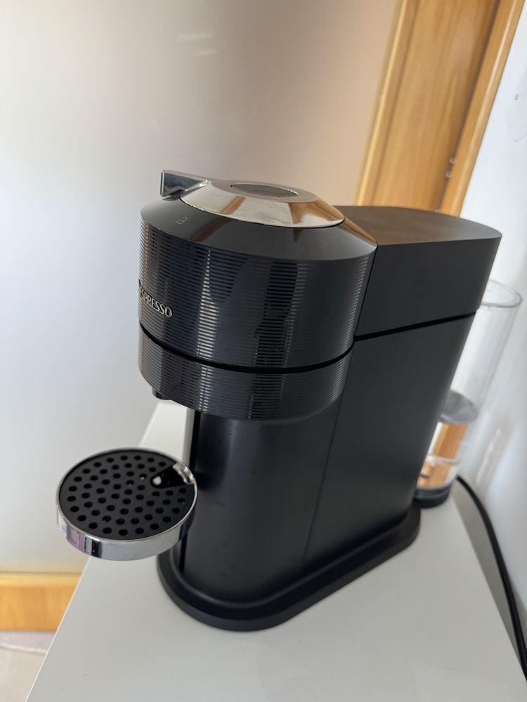 Maquina de cafe vertuo next premium