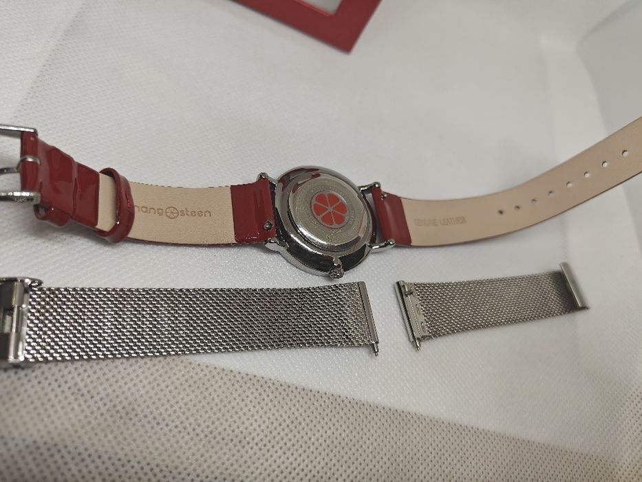 Relógio Vermelho Mangosteen Seoul - Novo com Caixa