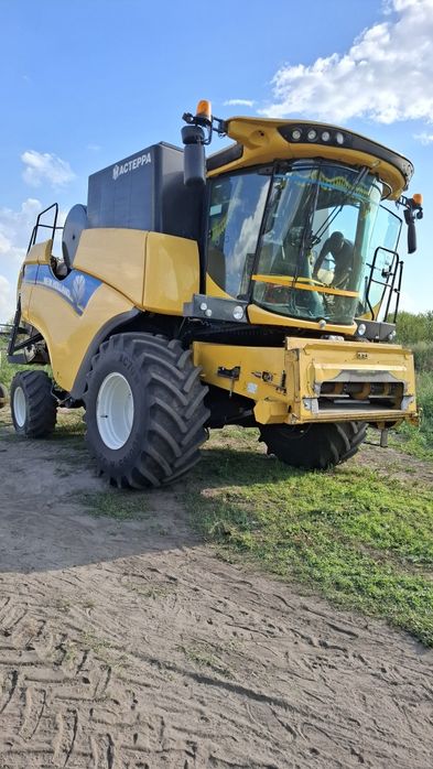 Комбайн New Holland CХ 6.90 зі жниваркою New Holland та візком 2019рік