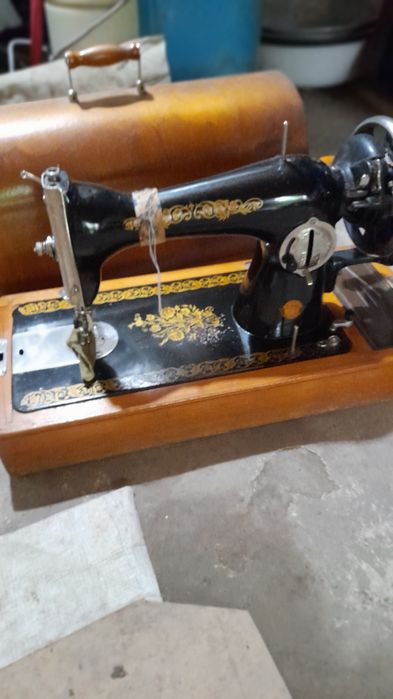 Швейна машинка ручна