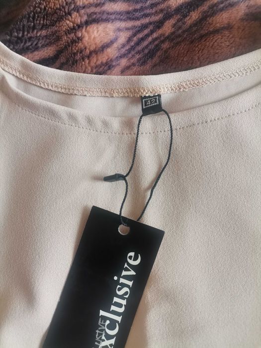 Плаття бежеве футляр.