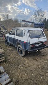 Samochod Lada Niva rok 1991