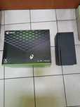 (738/25) Konsola XBOX Series X 1 TB SSD, mało używana + 8 gier.