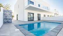 Moradia moderna V3 com piscina, para venda em Olhão, Algarve