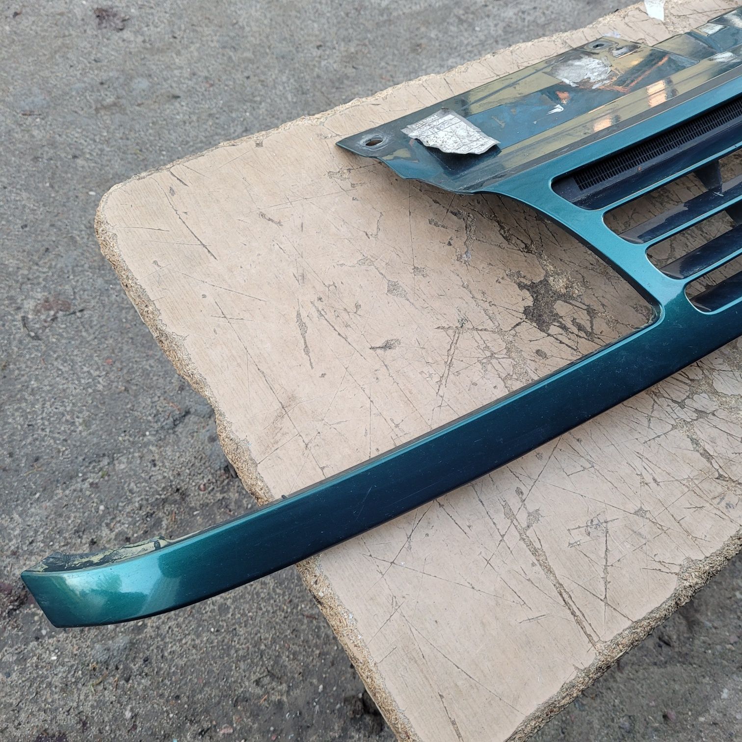 Grill atrapa vw sharan mk1 1998r kod lakieru LC6P