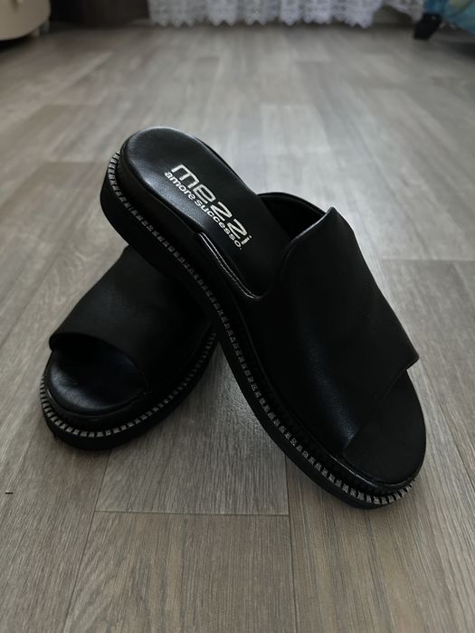 Кожані прогулянкові тапки