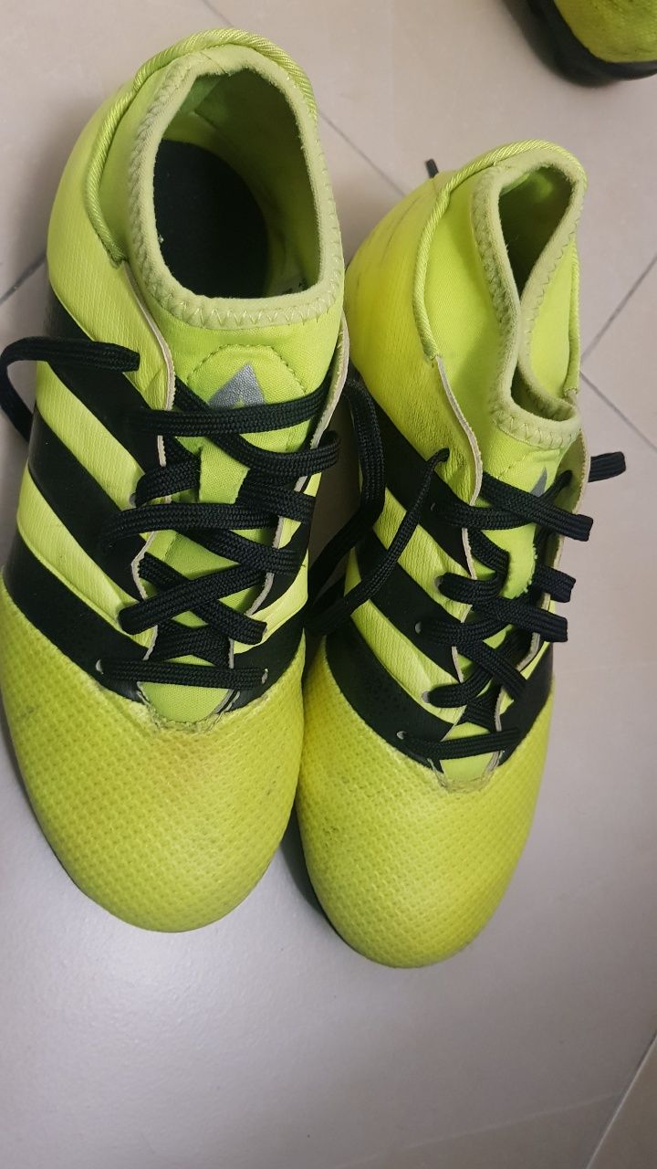 Varios Pares de Chuteiras Adidas e Nike.. Preço a partir de 10€