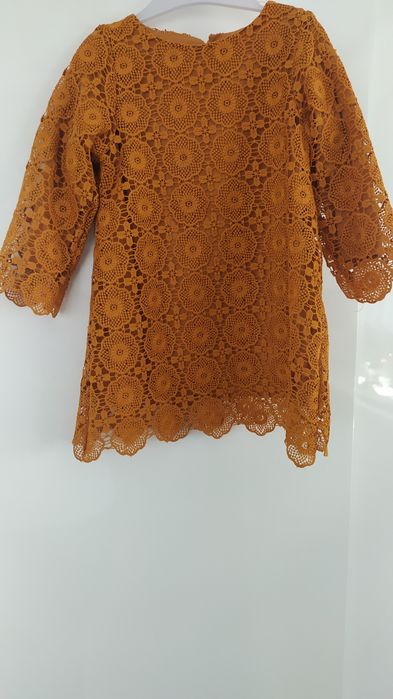 Piękna ażurowa sukienka dziewczęca. Stan idealny. Rozmiar 86. Reserved