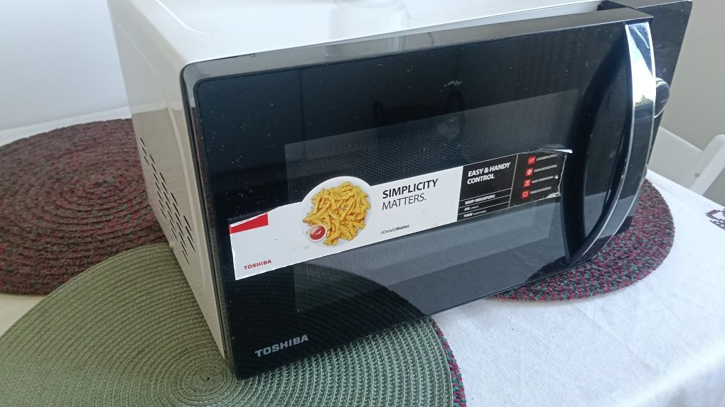 Mikrofalówka wolnostojącą TOSHIBA 1150W