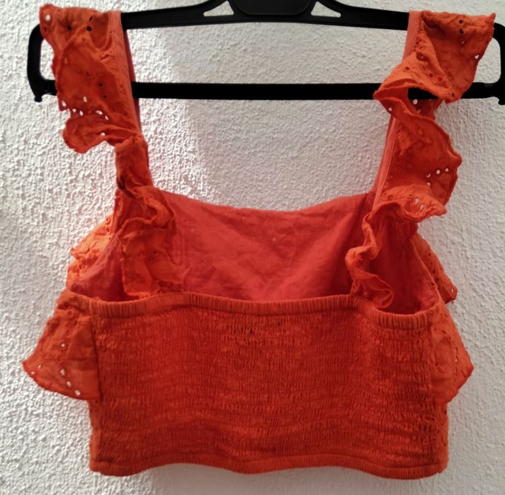 Top vermelho bordado