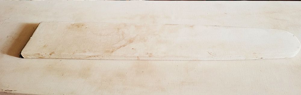 гладильная доска в полированном футляре с отсеком для утюга